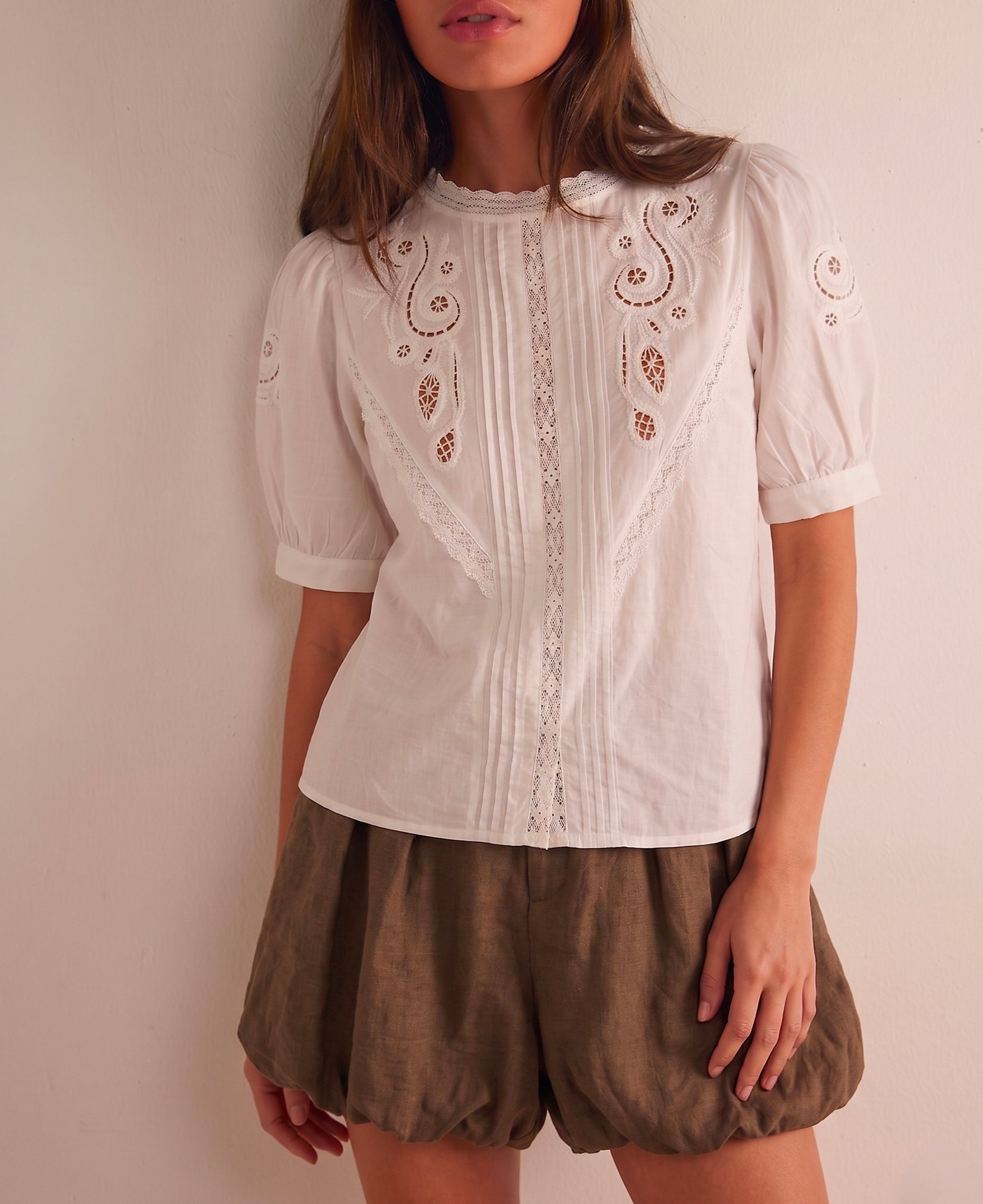 Blusa bordados perforados