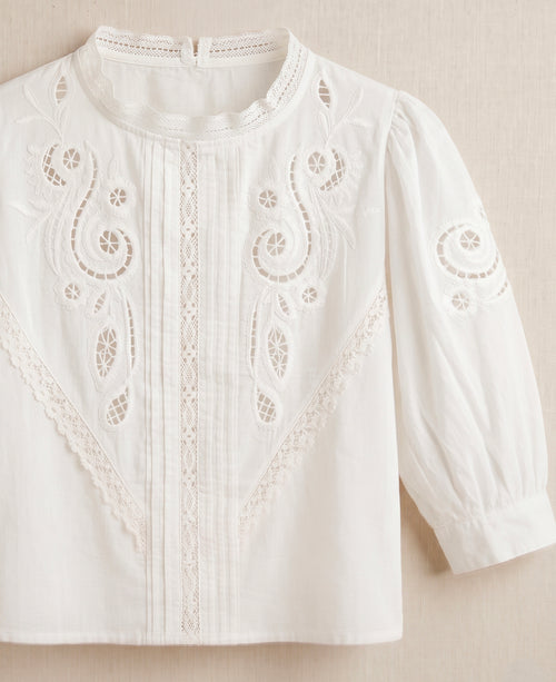 Blusa bordados perforados – look completo